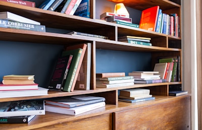How to Organize Your Bookshelf: Smart, Perfect and Stylish Tips For You